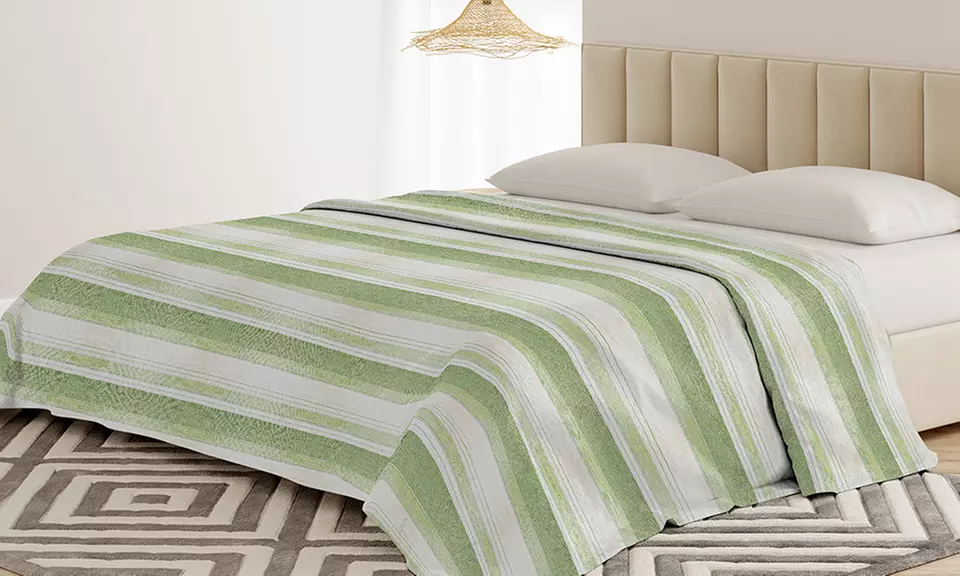 Sofabezug und Tagesdecke aus natürlicher recycelter Baumwolle