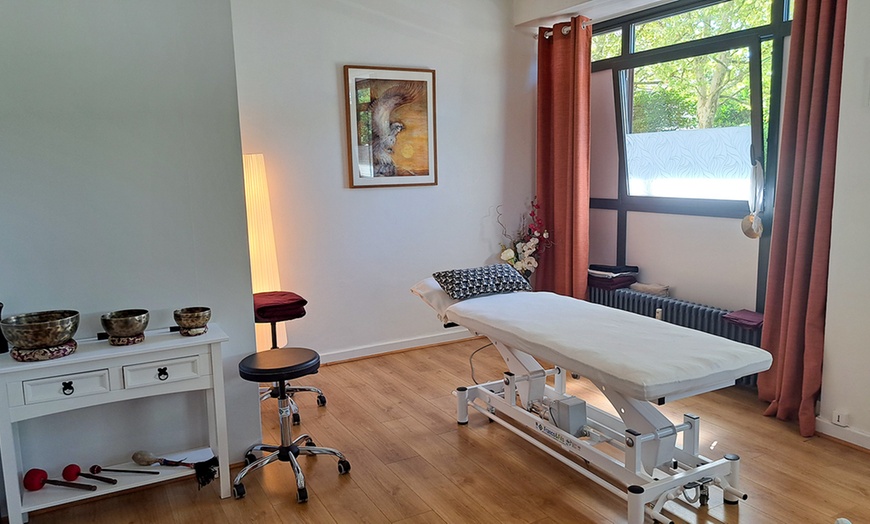 Image 5: Modelage Shiatsu ou réflexologie avec une experte
