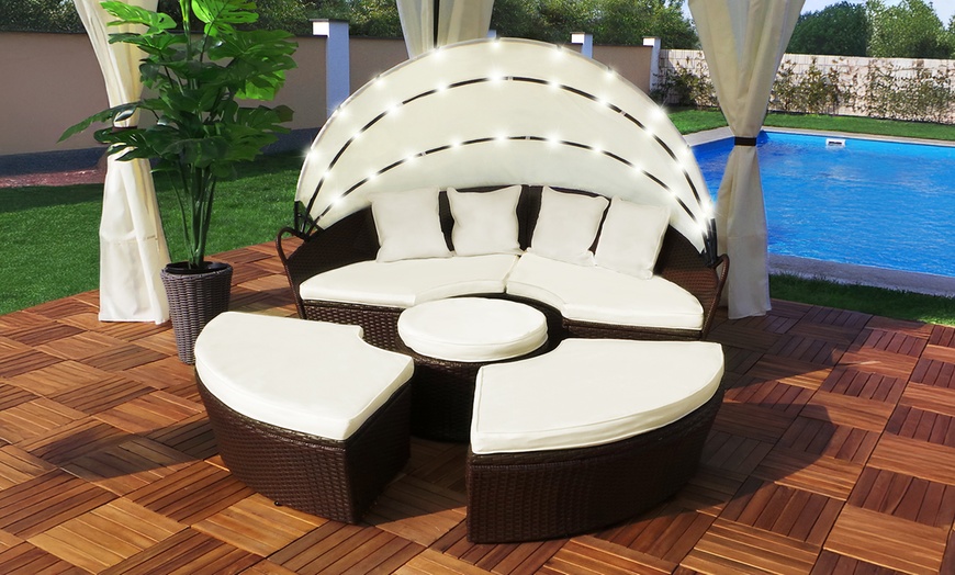 Image 2: Île de loisirs Swing & Harmonie® en poly rotin, éclairage LED solaire