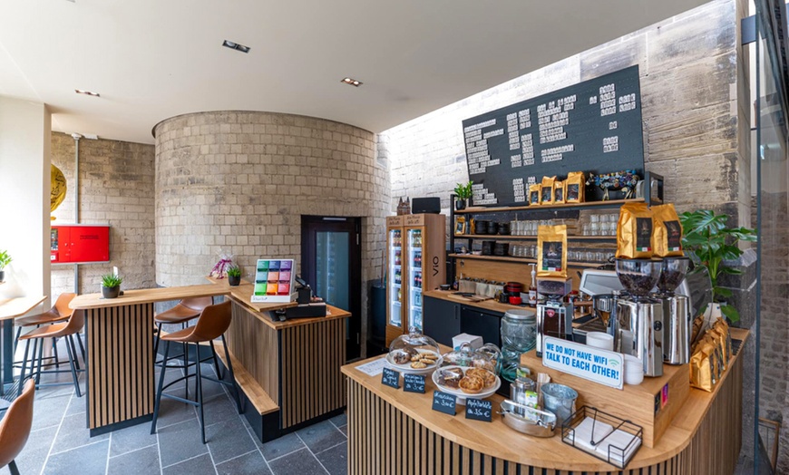 Image 6: Matcha oder Heißgetränk nach Wahl & Stück Kuchen für 1 - 4 Personen