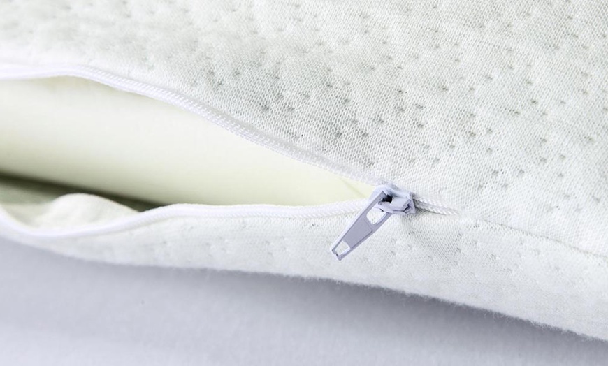 Image 5: Bamboo Memory Foam Pillows
