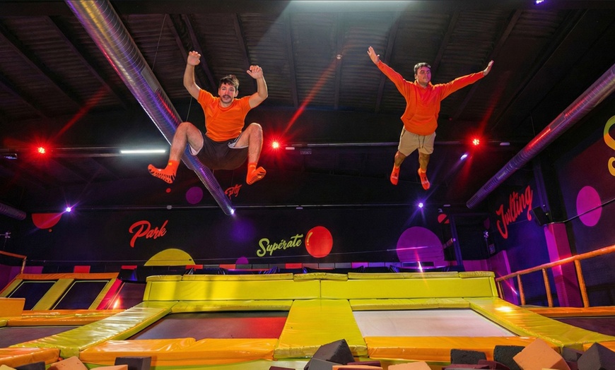 Image 6: 60 minutos de acceso a parque de saltos para 1, 2 o 4 personas