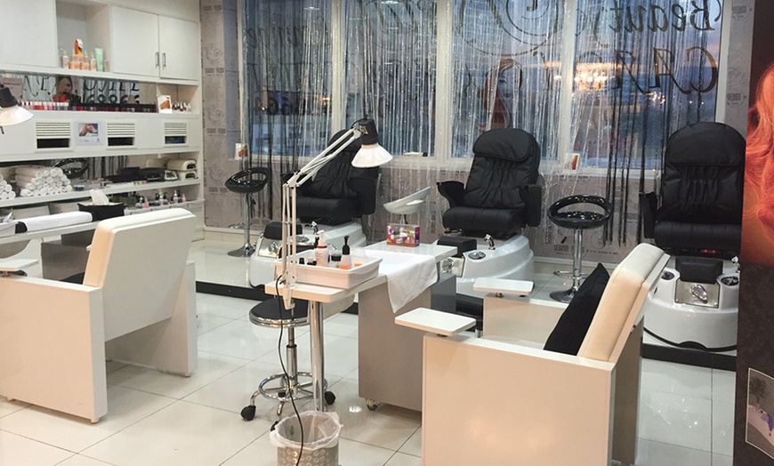 Image 5: Classic or Volume Eyelash Extensions with Optional Eyebrows Threading