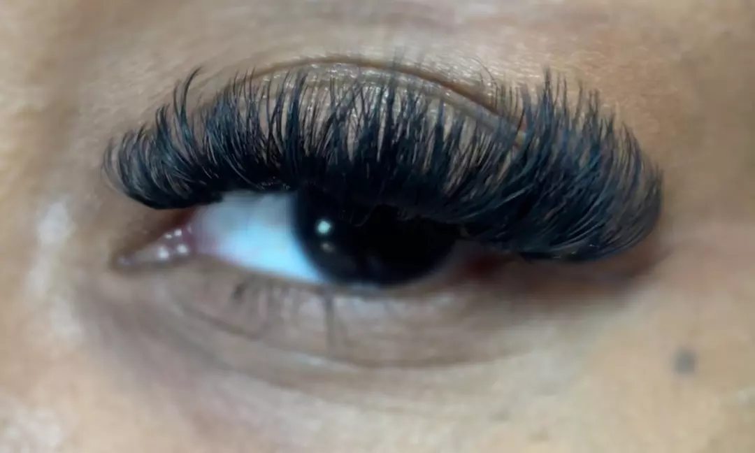 Enhance Your Look with a Full Set of Individual Eyelash Extensions