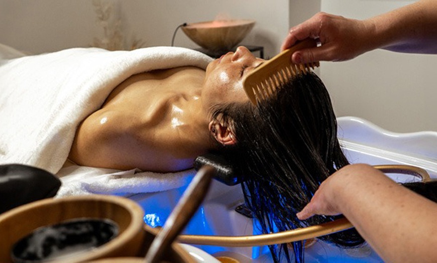 Image 2: Tratamiento de spa capilar a elegir con diagnóstico y masaje para 1