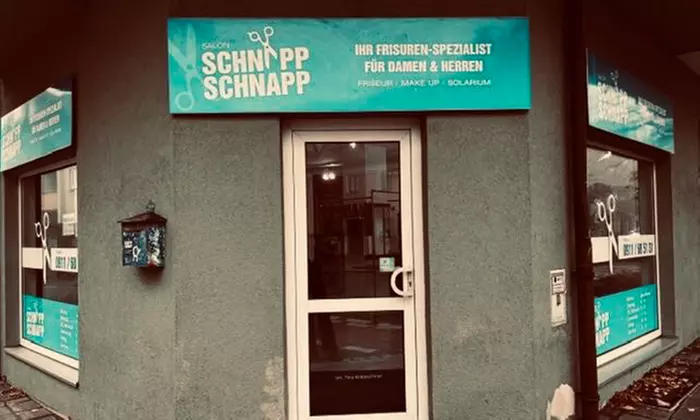 Waschen, Schneiden, Föhnen mit Pflege und optionaler Ansatzfarbe