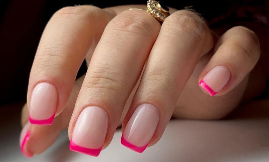 Image 2: Manicure oraz pedicure hybrydowy dla zadbanych dłoni i stóp