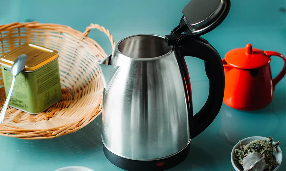 Elektrischer Wasserkocher 2L mit ergonomischem Griff