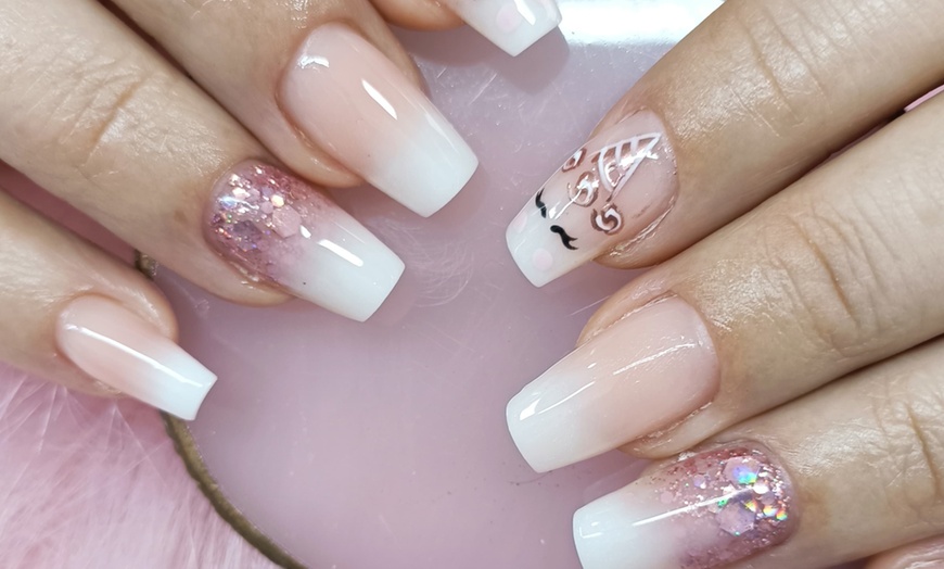 Image 3: Servicio de manicura y/o pedicura semipermanente