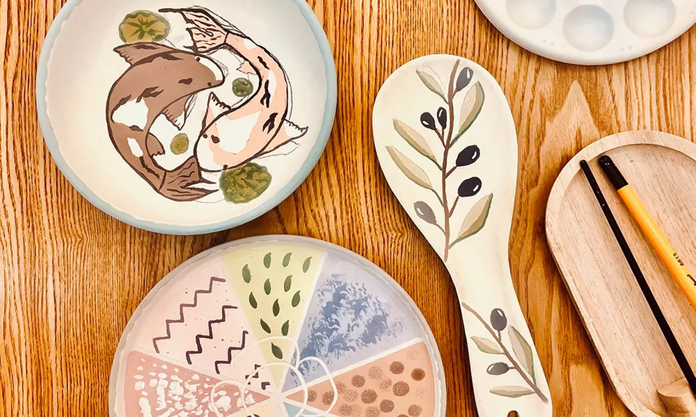 Taller de pintura sobre cerámica con 1 bebida o 1 copa de vino