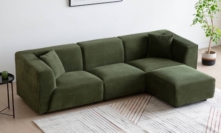 Image 14: Canapé modulable 3 ou 4 places avec pouf en velours côtelé de Kocoon