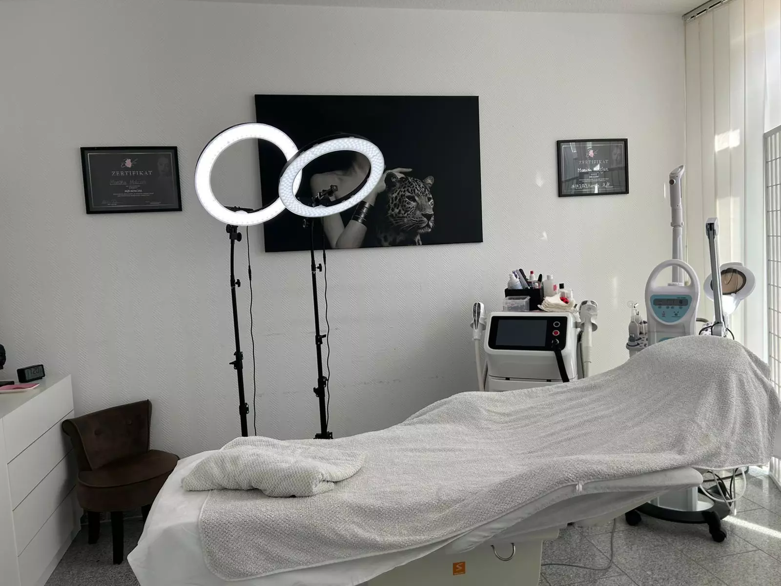 Aqua-Facial & Microneedling oder Oxygen Facial & Hydrodermabrasion