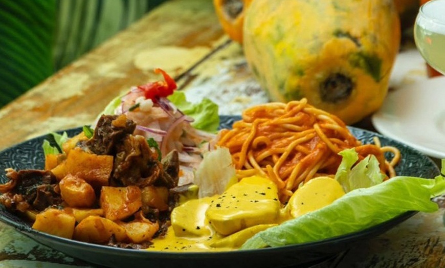 Image 24: Menú peruano para 2 o 4 personas con bebidas y postres