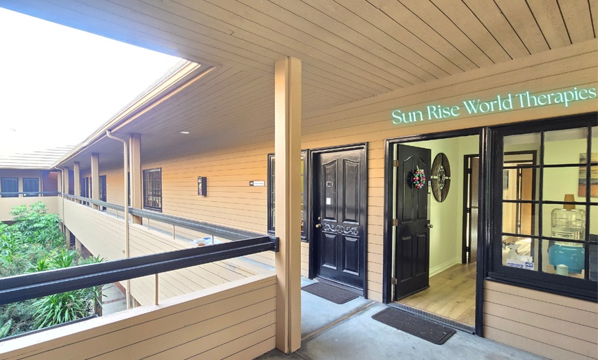 Image 2: 60 or 90 Minute Deep Tissue Massages + Hot towels