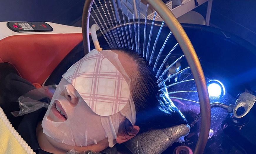 Image 2: Enjoy a Relaxing Scalp, Facial Massage, w/ Optional Dandruff Treatment