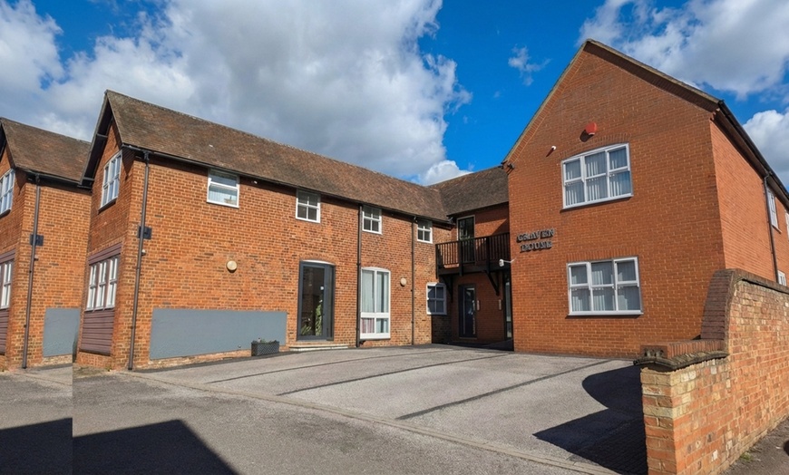 Image 2: Relax and Recharge with a 60-Minute Full Body Massage Experience