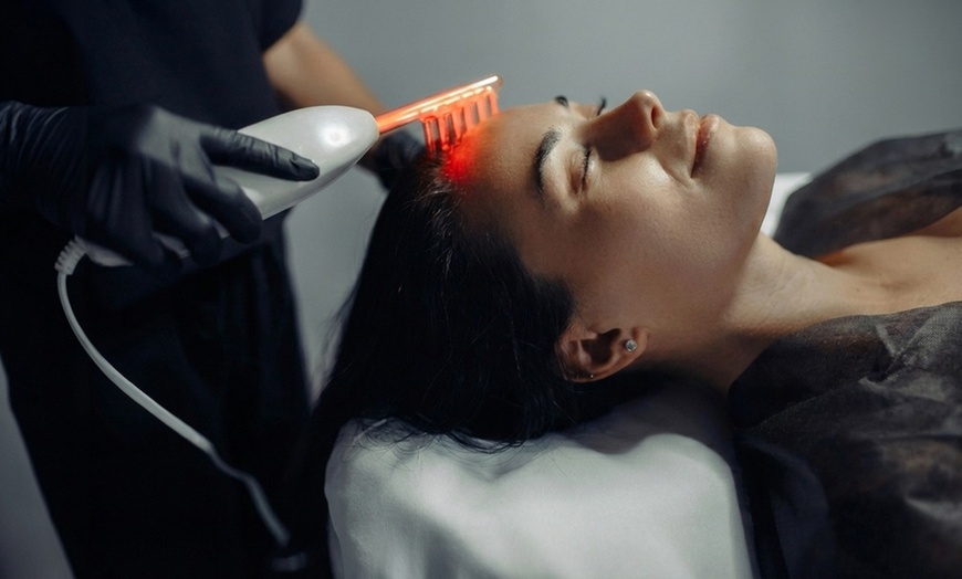 Image 2: 60-Min Head Spa Treatment / Deep Cleansing & Moisturizing Facial