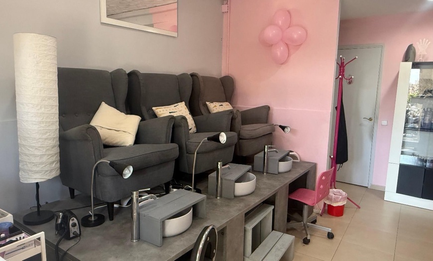 Image 3: 2 sesiones de manicura, pedicura o ambas para 1 persona