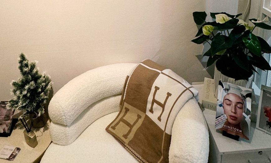 Image 4: Discover Celebrity Skincare with SKINSTORM Facials - 45, 60 or 120 Min