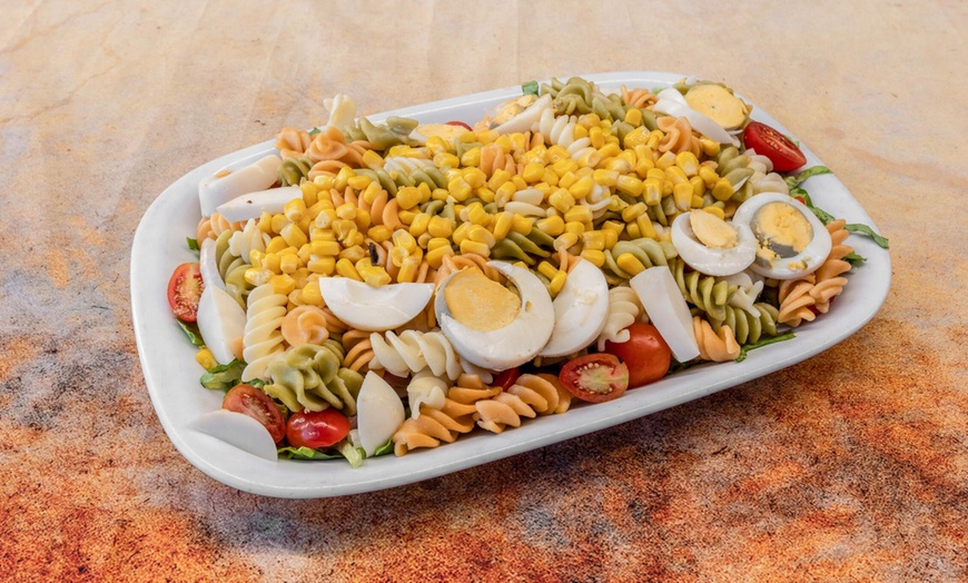 Image 8: Menú para 2 o 4 personas con entrantes, principales, postres y bebidas