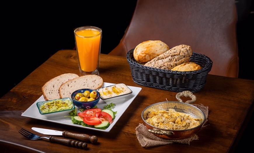 Image 4: Frühstück ALL DAY LONG inkl. frischem Orangensaft für 2-4 Personen
