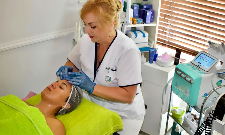 Image 3: Choose Your Perfect Pamper Experience: 60 or 90-Minute For Relaxation