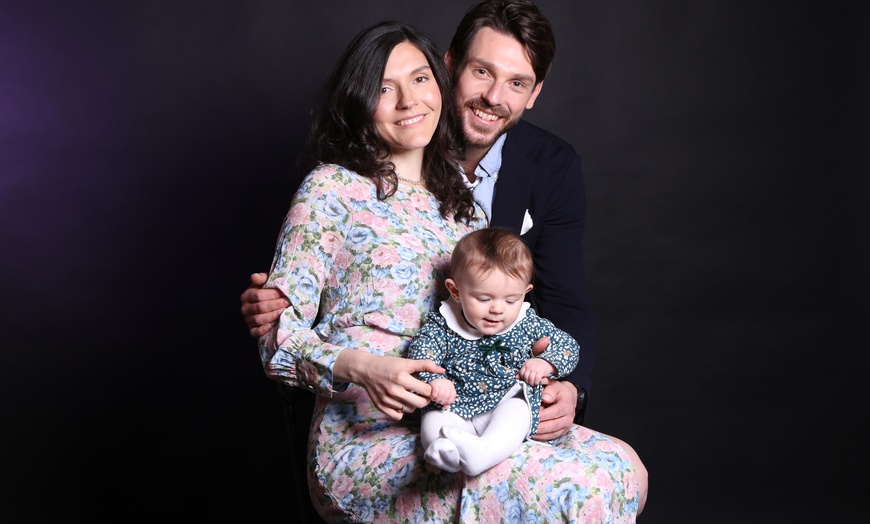 Image 8: Family Photoshoot with Two Prints