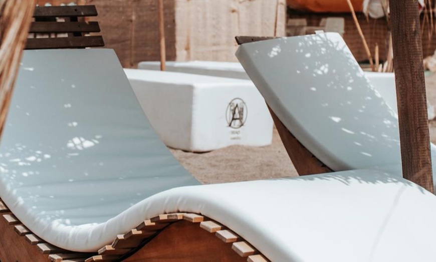 Image 7: Día de playa con hamaca y menú de arroces para 2 o 4 personas