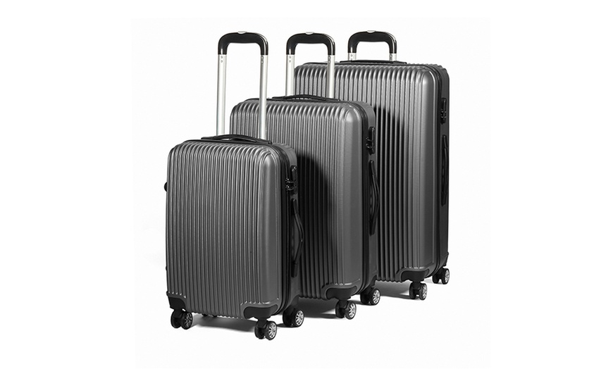 Image 6: Three-Piece Luggage Set