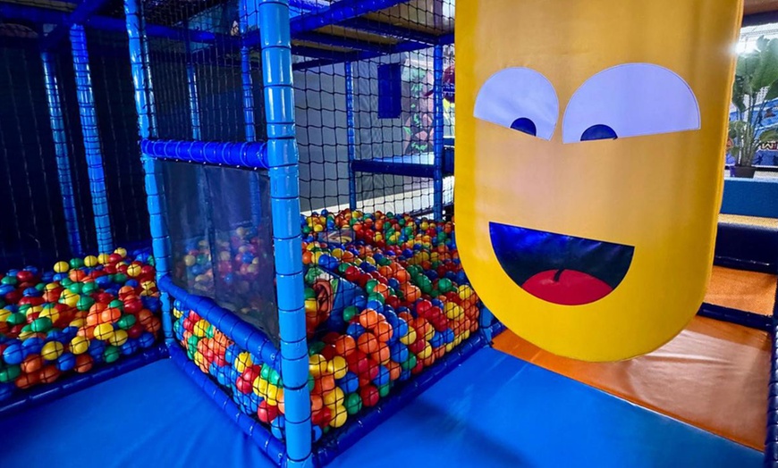 Image 10: Eintritt für 1-2 Erwachsene & 1-2 Kinder mit Slush-Eis & Pangea Becher