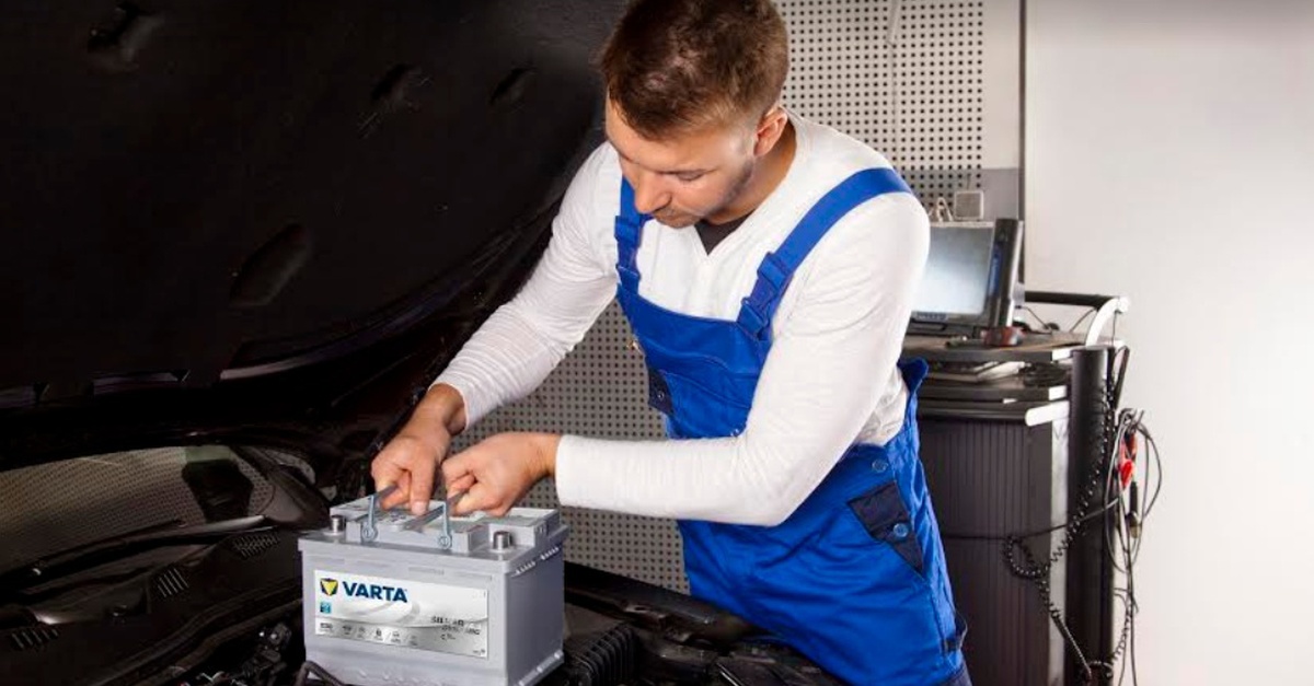 Servicio de sustitución e instalación de batería de coche o moto a domicilio en Málaga