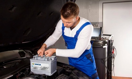 Servicio de sustitución e instalación de batería de coche de marca económica a domicilio en Málaga