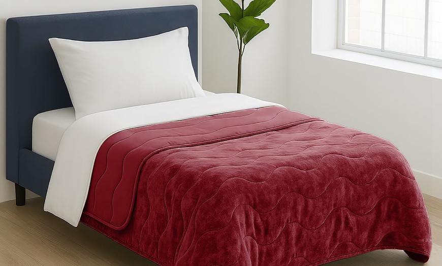 Image 15: Sprei met perzikhuid-behandeling