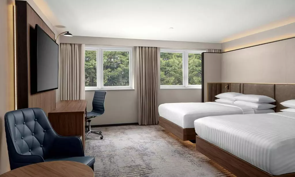 Essex: 4* Stay for 2 or 4 with Breakfast and optional Zoo tickets