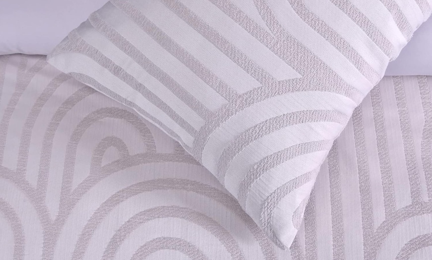 Image 10: U Shape Geometric Tufted Duvet Cover Set