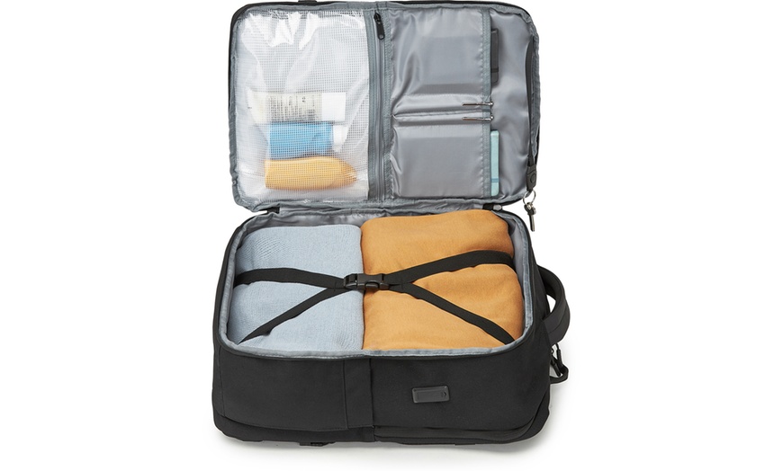 Image 9: Mochila de viaje con compartimento para portátil y puerto de carga