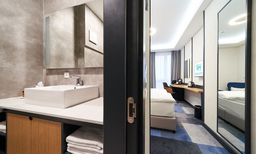 Image 10: Mainz: 4* WENS Hotel inkl. Tageskarte Bade- & Saunawelt Rheinwelle