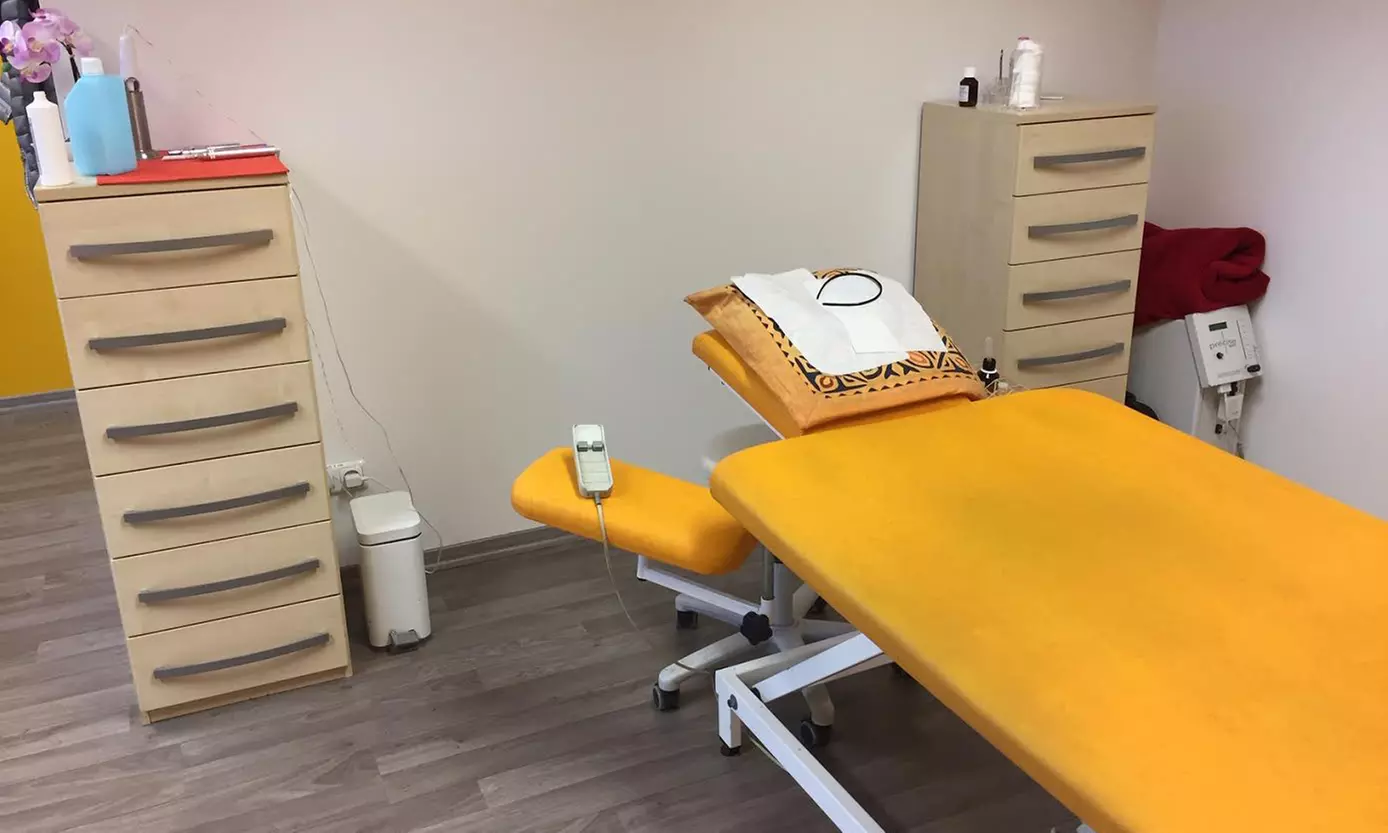 5-Punkte-Gesichtsbehandlung - 1 ml Hyaluronsäure opt. 2x Microneedling