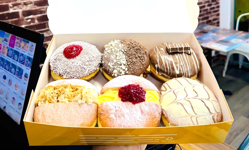 Image 2: Up to 41% Off on Cake (Bakery & Dessert Parlour) at Dodees