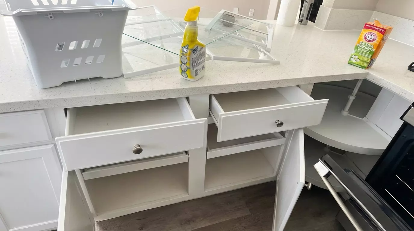 Move-In/Out Cleaning: Sweeping, Mopping, Dusting Bathrooms & Surfaces