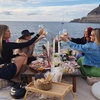 Image 1: Picnic de pareja o de grupo con vino, agua y aperitivo