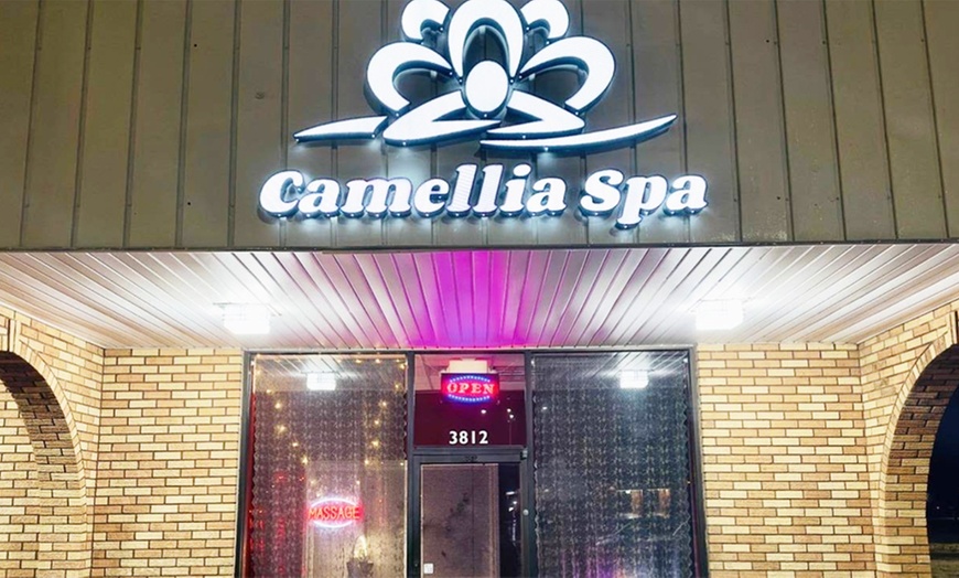 Image 4: Enjoy 75 Min 1, 3 or 5 Massage Of your Choice (Swedish or Deep Tissue)