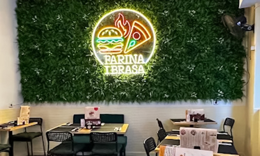 Image 3: Menú de hamburguesa o pizza para 2 o 4 con bebida y opción a postre