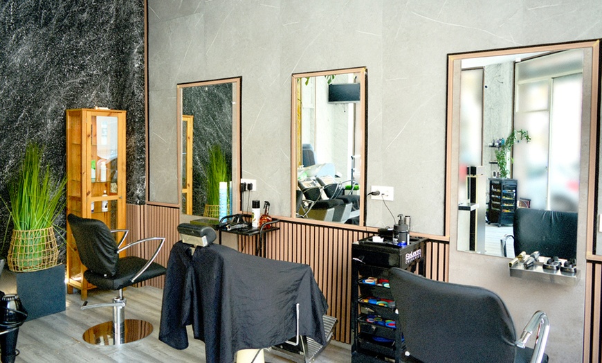 Image 5: Peluquería con lavado, masaje, peinado y opción a corte y color