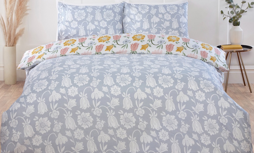 Image 6: Floral Reversible Duvet Sets