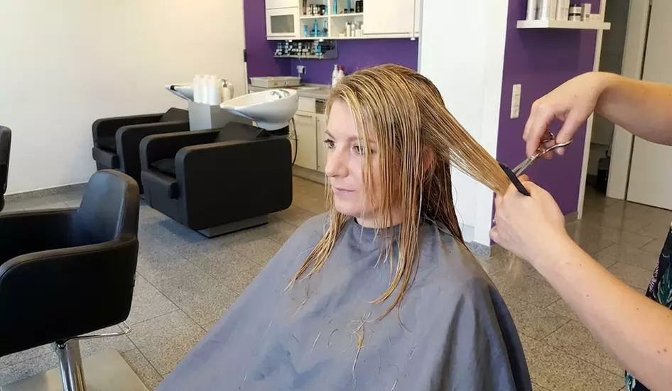 Ansatzfarbe, Haarschnitt inkl. Kopf-Massage oder Air Touch/Highlights