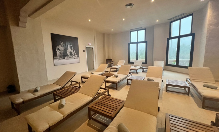 Image 12: Spa nocturno en pareja: acceso exclusivo y opción a vino o hidromasaje