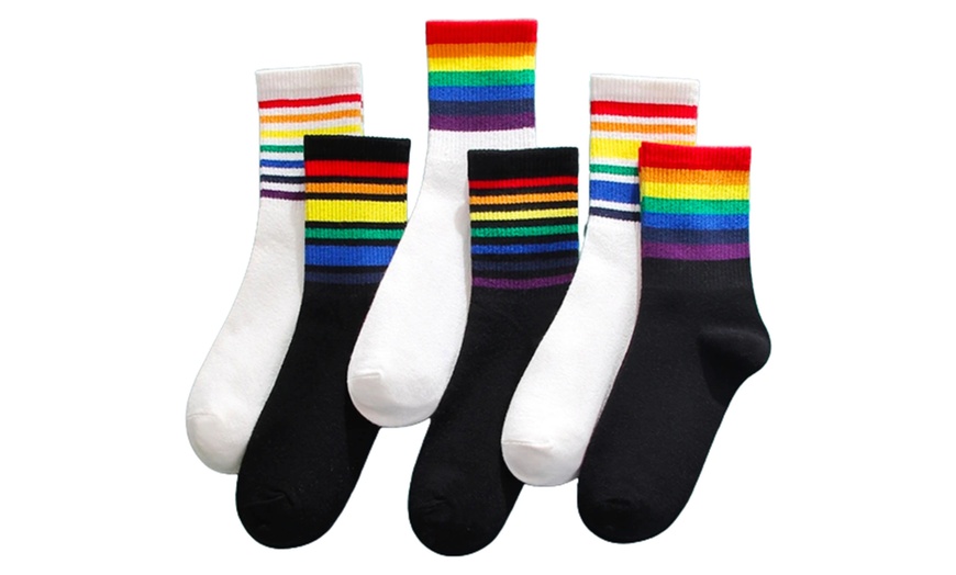 Image 7: 1x, 6x oder 12x Crew-Socken mit Regenbogenmuster