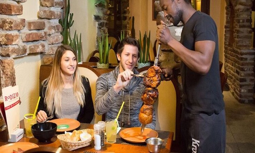 Image 3: All-you-can-eat mit Fleischspießen, Vorspeisen & Desserts für 2 oder 4