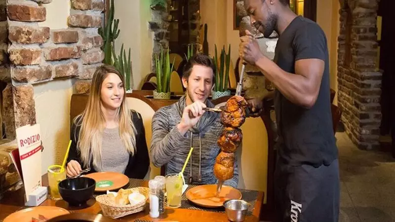 All-you-can-eat mit Fleischspießen, Vorspeisen & Desserts für 2 oder 4